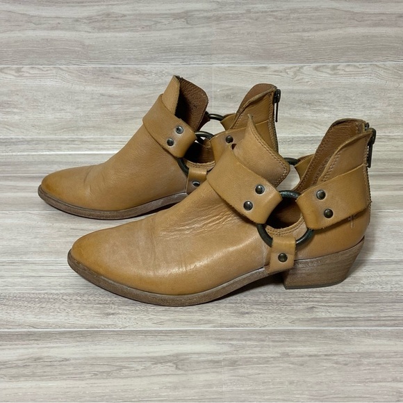 FRYE / Ray Harness Leather Booties Size 6 - Picture 4 of 10